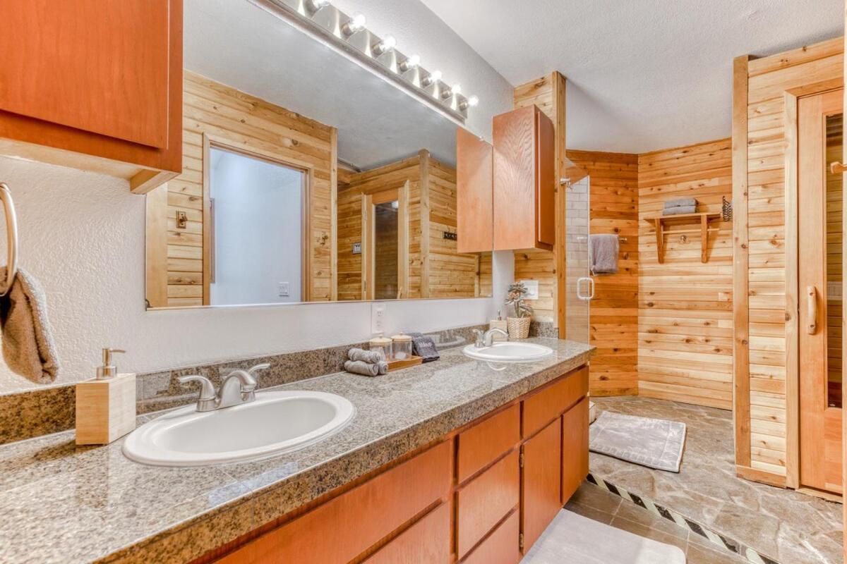 Great Blue Lodge - Spacious Ski Lodge, Hot Tub, Sauna, Game Room & More Government Camp Exterior photo