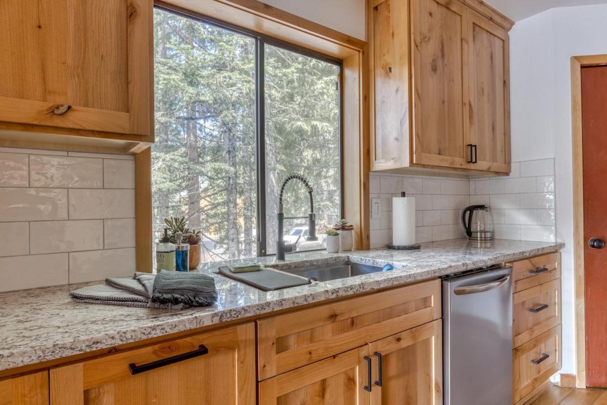 Great Blue Lodge - Spacious Ski Lodge, Hot Tub, Sauna, Game Room & More Government Camp Exterior photo