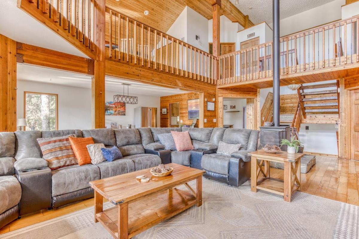 Great Blue Lodge - Spacious Ski Lodge, Hot Tub, Sauna, Game Room & More Government Camp Exterior photo