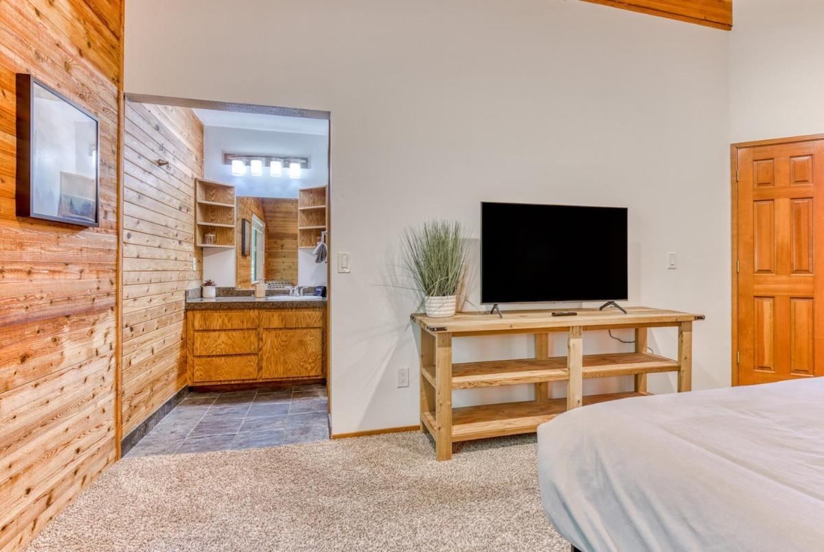 Great Blue Lodge - Spacious Ski Lodge, Hot Tub, Sauna, Game Room & More Government Camp Exterior photo