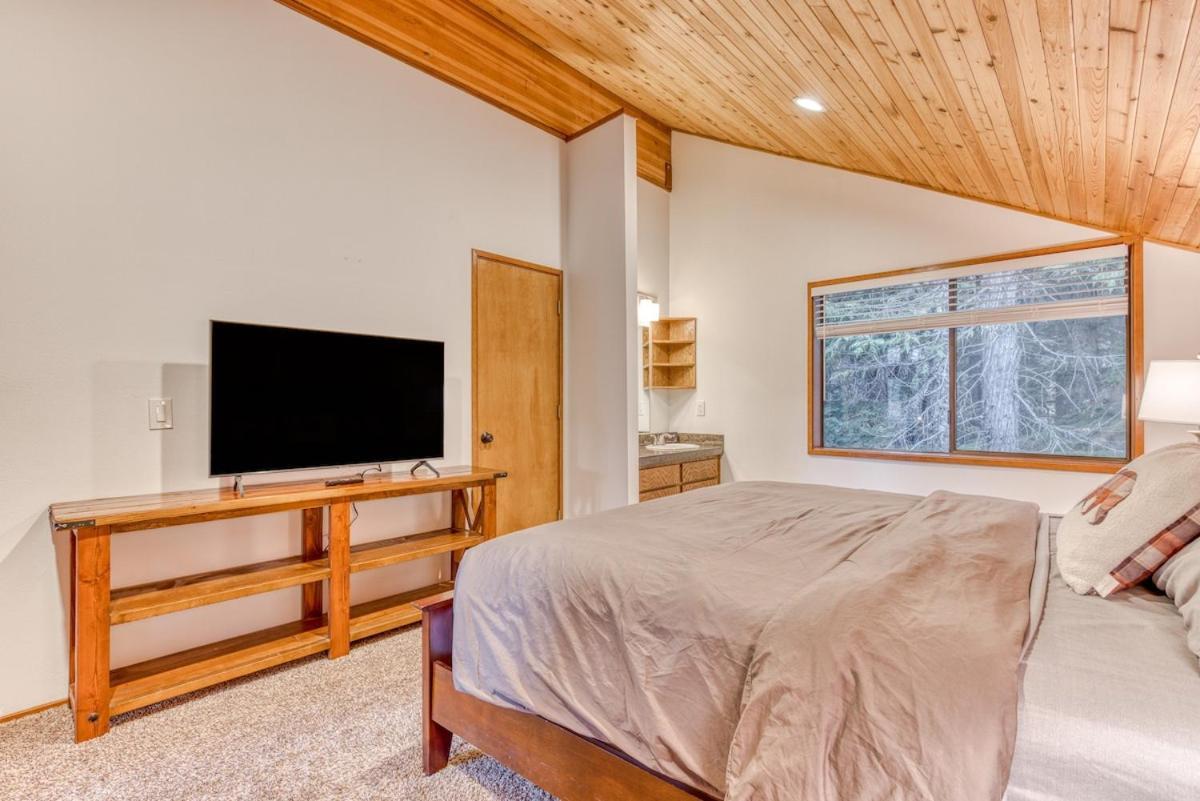 Great Blue Lodge - Spacious Ski Lodge, Hot Tub, Sauna, Game Room & More Government Camp Exterior photo