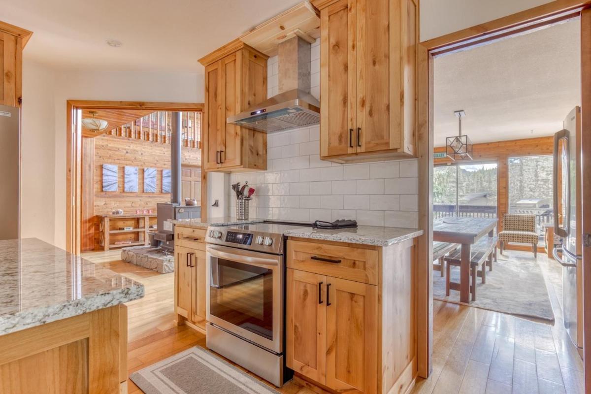 Great Blue Lodge - Spacious Ski Lodge, Hot Tub, Sauna, Game Room & More Government Camp Exterior photo