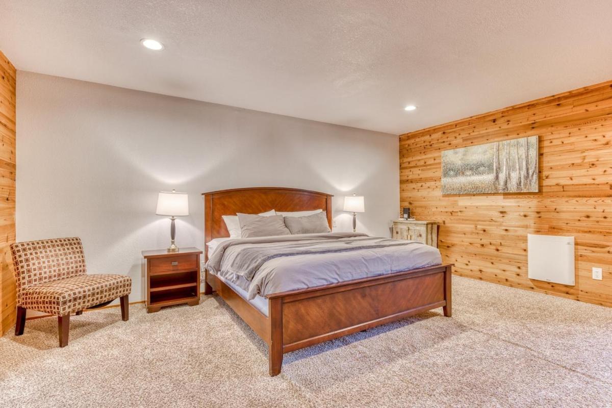 Great Blue Lodge - Spacious Ski Lodge, Hot Tub, Sauna, Game Room & More Government Camp Exterior photo